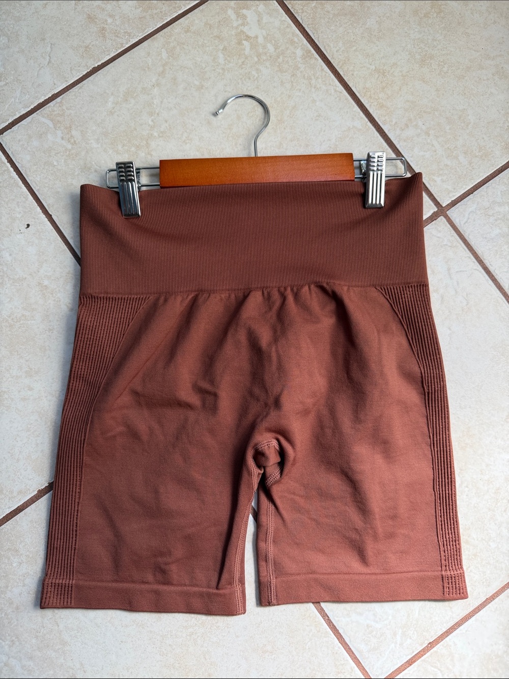 Seamless High-Waist Shorts in Rust